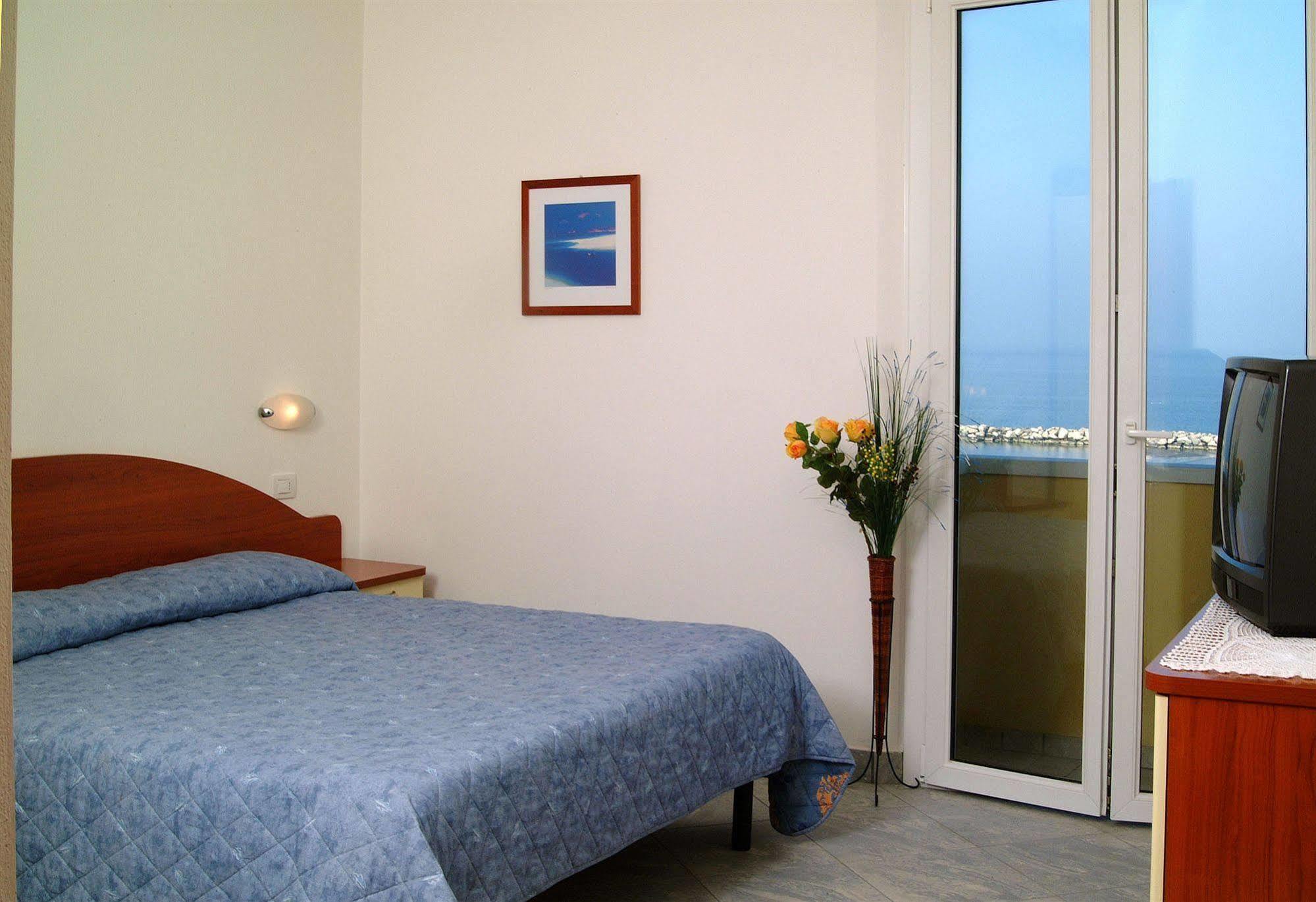 Residence Algarve Rimini Exteriör bild